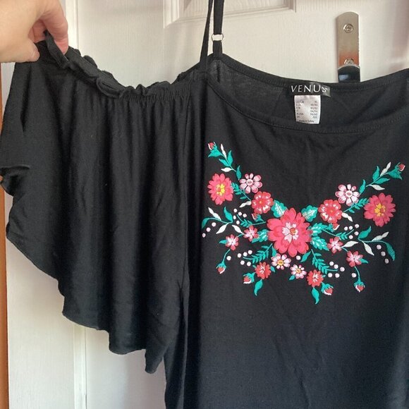 Venus floral decor cold shoulder top Black/ red/ size XL - Picture 8 of 8